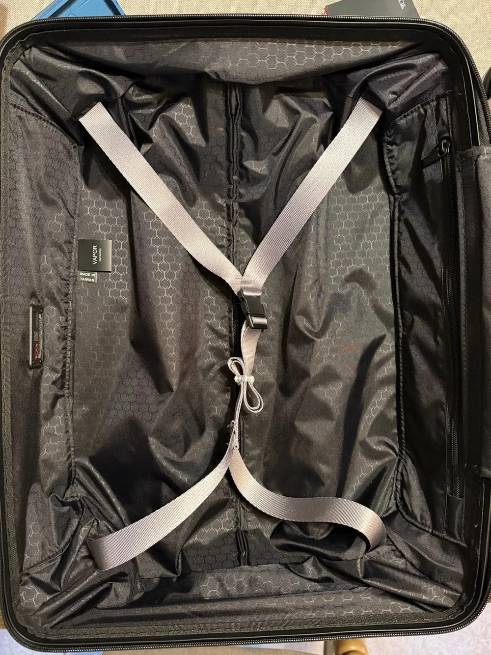 TUMI Continental Vapor Carry On 22” Silver Carbon